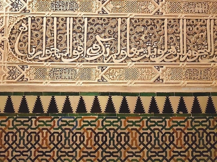 Letras árabes en Alhambra