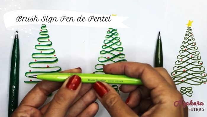 Árbol de Navidad con florituras materiales